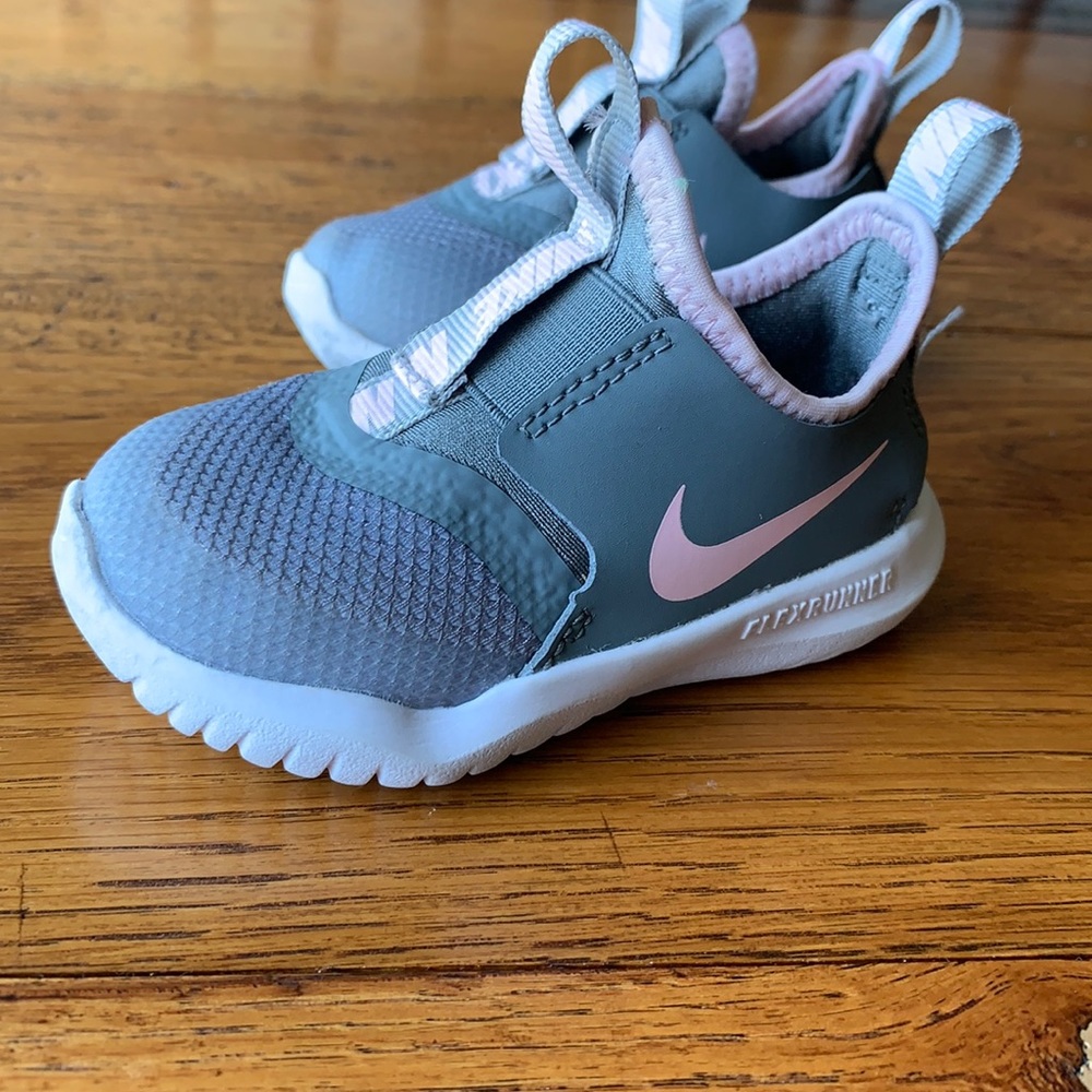 Toddler size 5 girls Nike sneaker.Great condition!